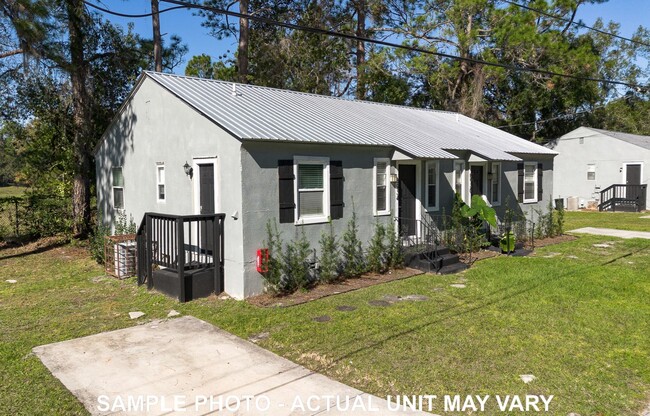 Building Photo - Renovated 2 Bedroom Jacksonville Heights A...