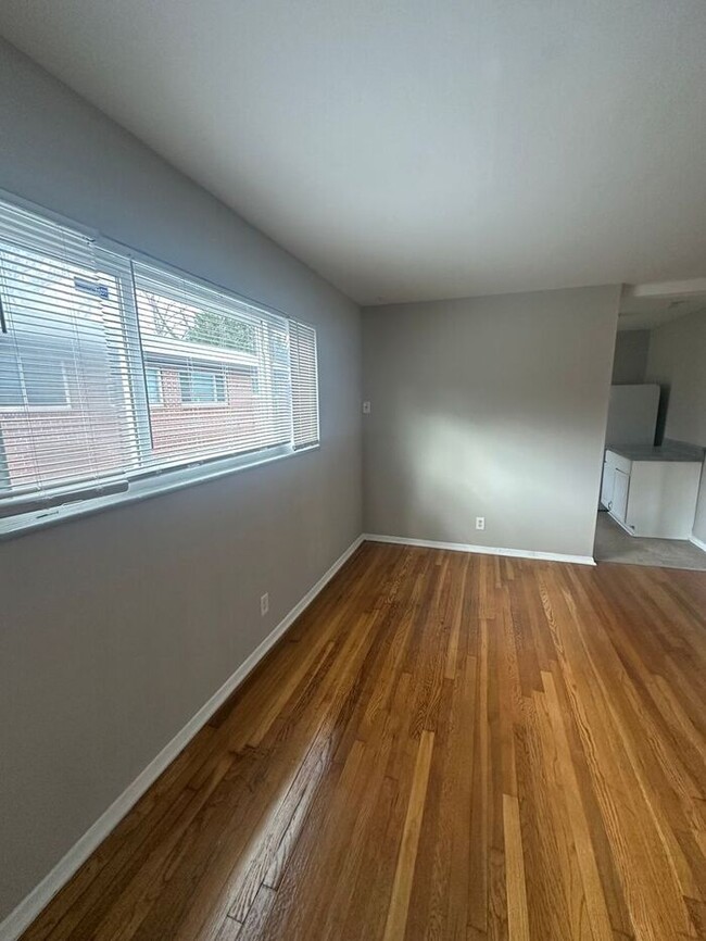 Building Photo - NOW READY! 1 BEDROOM 1 BATHROOM UNIT IN AT...