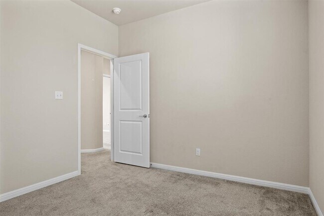 Building Photo - 1020 Vista View Dr