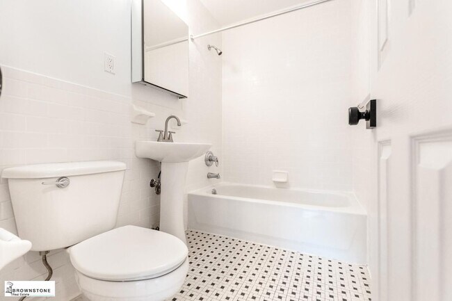 Building Photo - 113 Union St