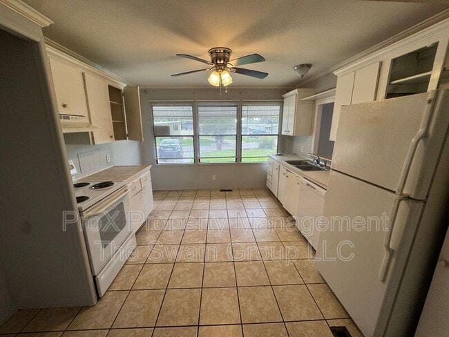 Building Photo - 534 Oak Ridge E