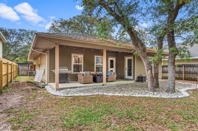 Building Photo - Modern Home in the Heart of Niceville!