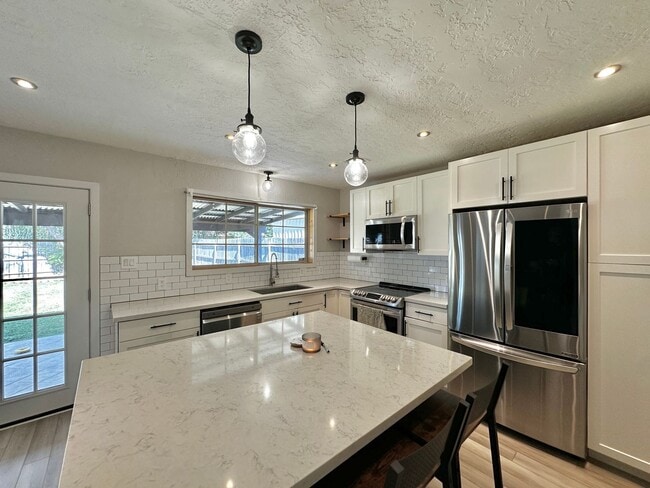 Building Photo - Remodeled