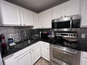 Building Photo - 50 Seymour St