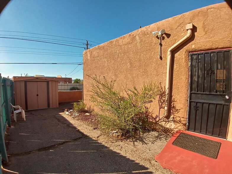 Building Photo - 1506 Edith Blvd NE