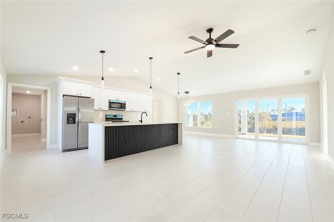 Building Photo - 112 NW 23rd Ave