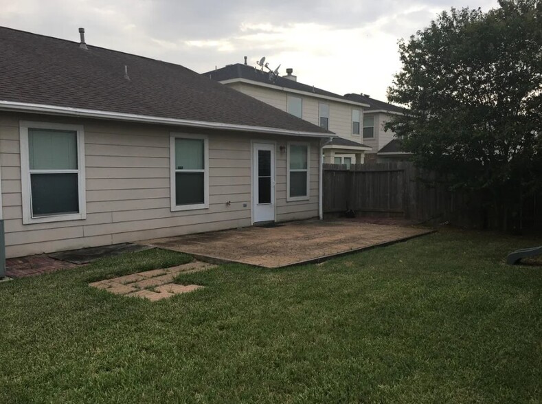 Building Photo - 14111 Prosperity Ridge Dr