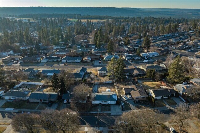 Building Photo - 5629 N Moore St