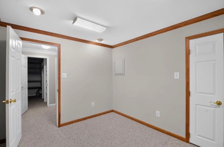 Building Photo - 37 Thornberry Ln