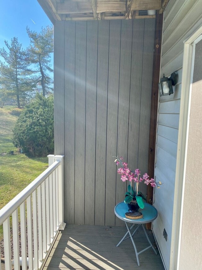 Building Photo - Amazing 2-Bedroom/2-Bathroom Condo with Parking Space in West Chester! Available mid-February!