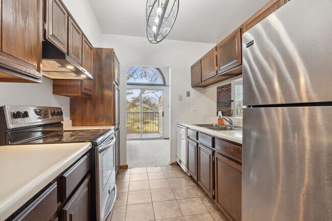 Building Photo - COMING SOON - Spacious 2-Bed, 3.5-Bath Townhouse with Stunning Lake Views