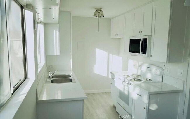 Building Photo - 23232 Orange Ave