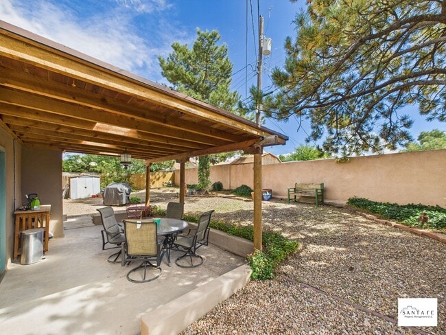 Building Photo - Fully Furnished Home available Now!