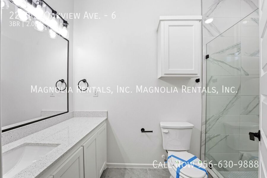 Building Photo - 2200 S Oakview Dr