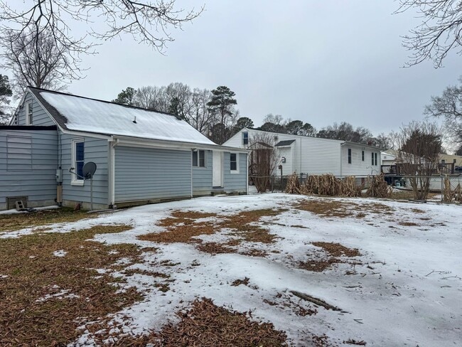 Building Photo - 16207 Lucia Dr