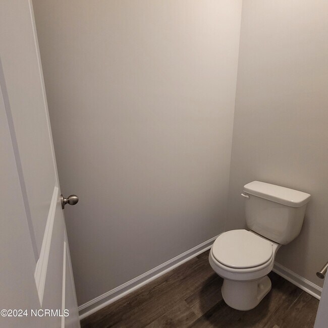 Building Photo - 7136 Foxhollow Ln