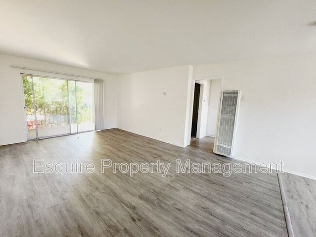 Building Photo - 2064 N Ventura Rd