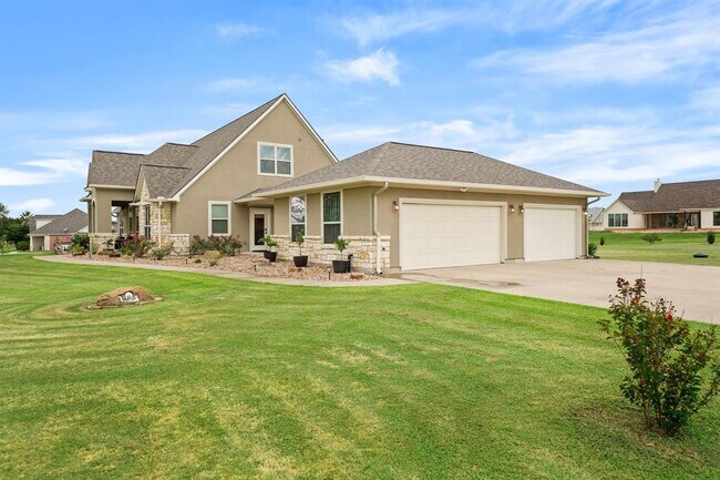 Building Photo - 586 Ruby Drive