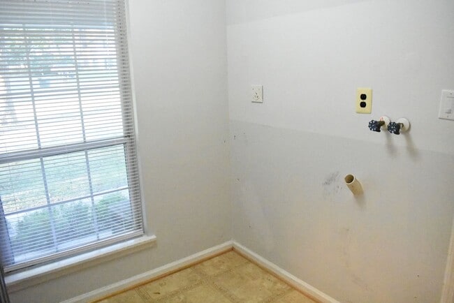 Building Photo - Welcome To Lake Ridge's Finest...