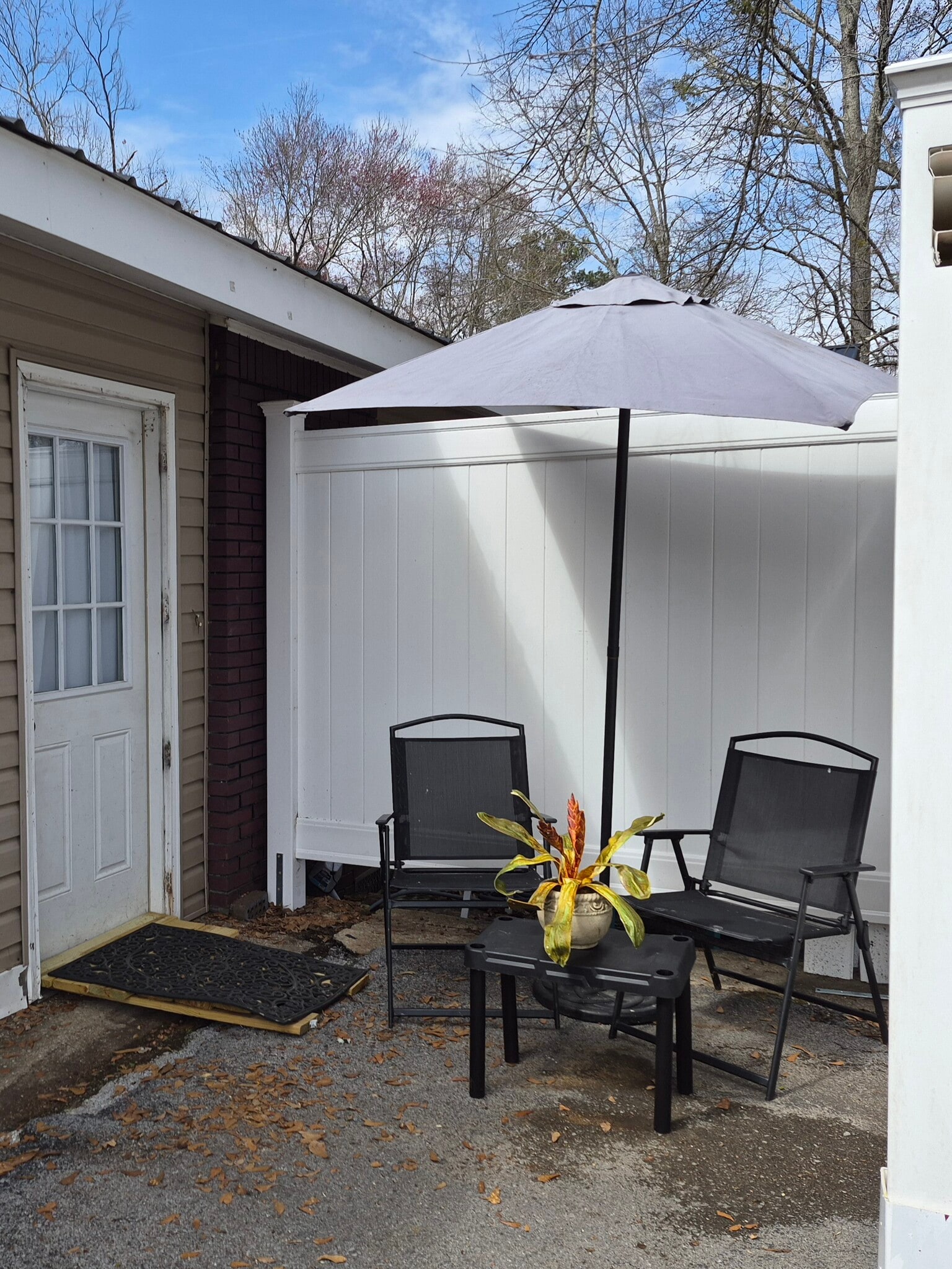 Relaxing Patio - 303 Appleton St