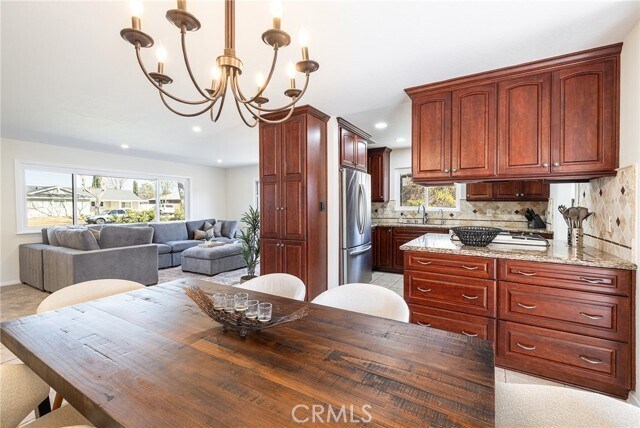 Building Photo - 2206 Stinson St