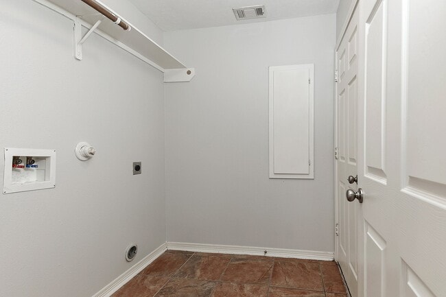 Building Photo - 10912 Redbird