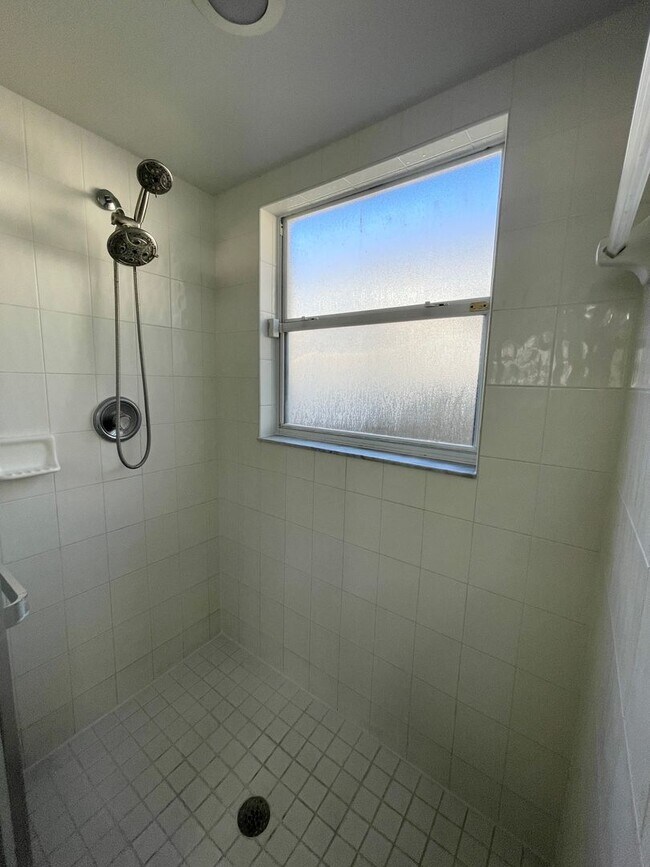 Building Photo - CUTE HOME IN SOUTHEAST ORLANDO