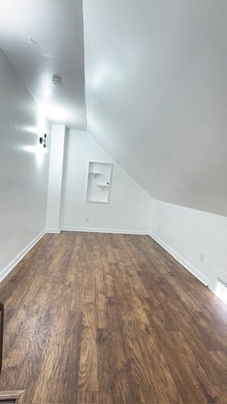 Building Photo - 900 Sabine St