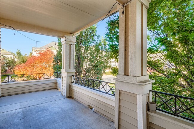 Building Photo - Spacious 3-Bedroom Townhome in Prime Denve...
