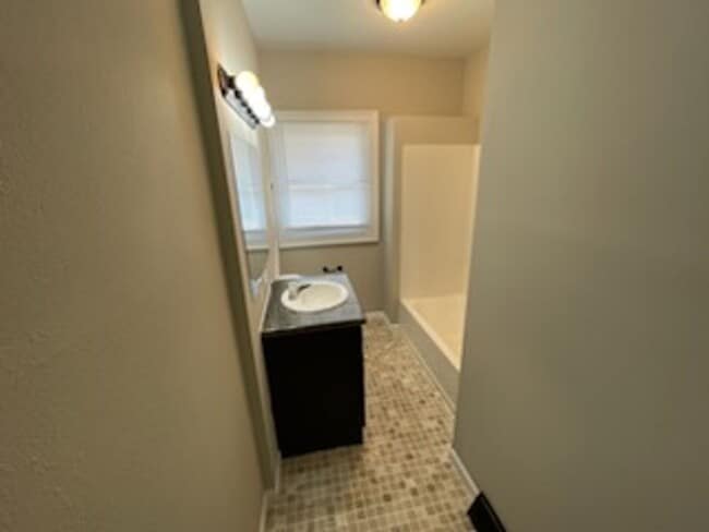 Building Photo - Charming 3-Bedroom, 1.5-Bathroom Home With...