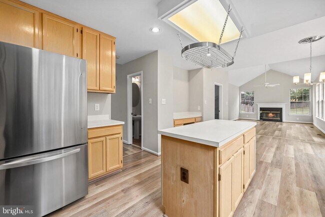 Building Photo - 18865 Crossroads Ct