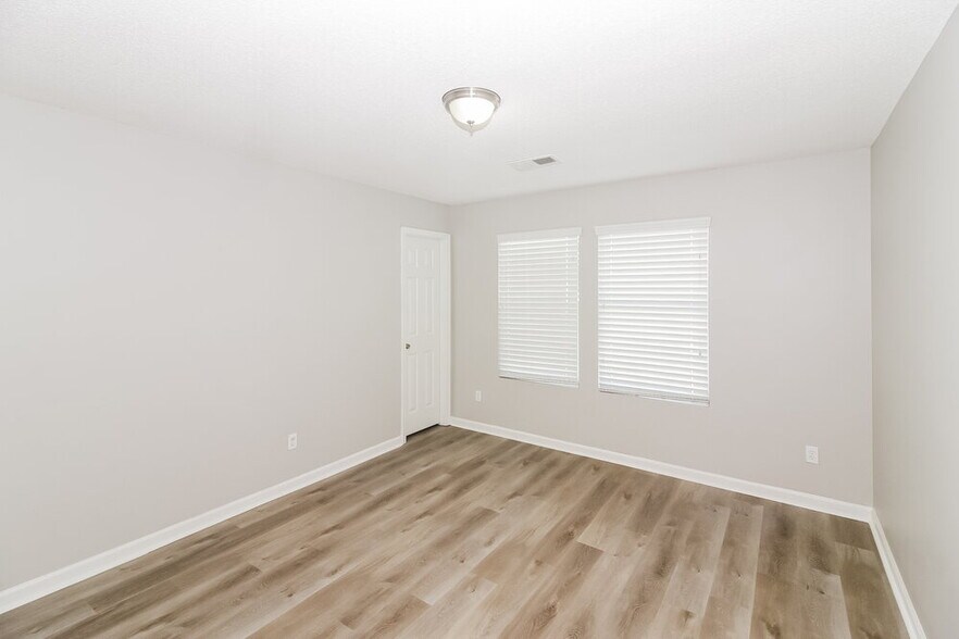Building Photo - 10087 Branley Oak Dr