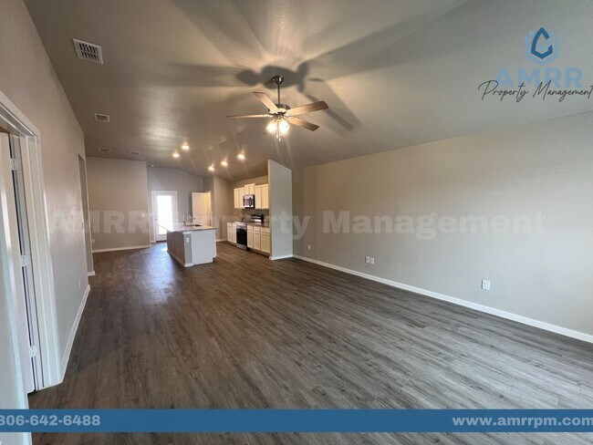 Building Photo - 2023 Kenwood Ave