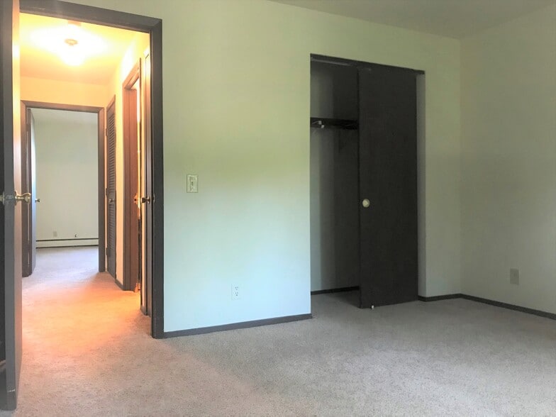 Building Photo - 2355 Chalet Gardens Rd