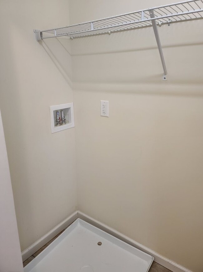 Building Photo - 3 Bedroom 2 1/2 bath ** End Unit** Townhome for Rent in Waynesboro