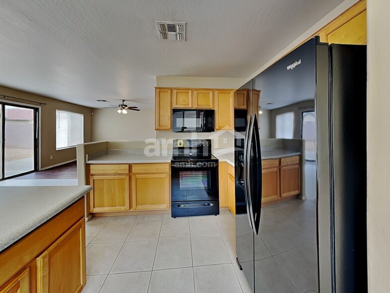 Building Photo - 10614 W Monte Vista Rd