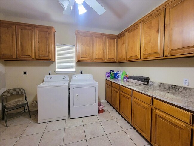 Building Photo - 2525 Colt Ln