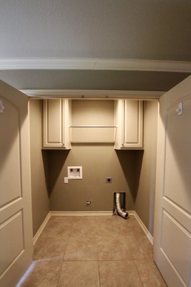 Building Photo - 6335 Villa Rosa Way