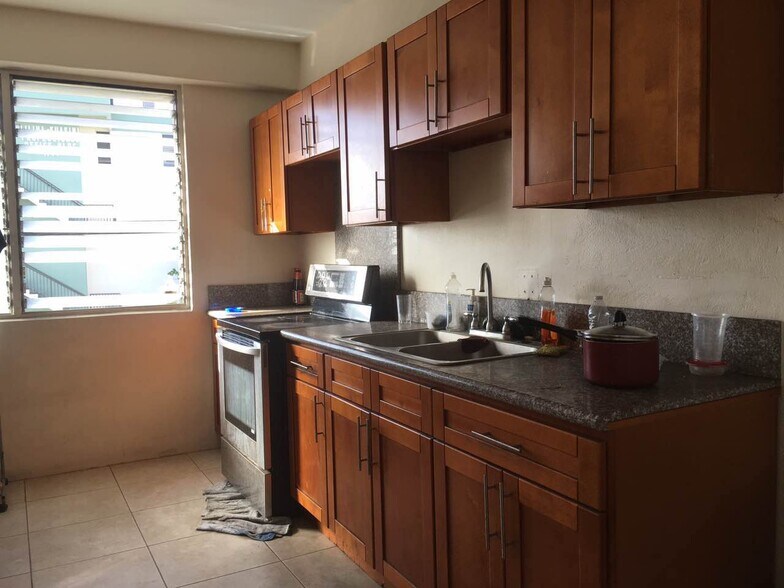 Building Photo - 1727 Liliha St