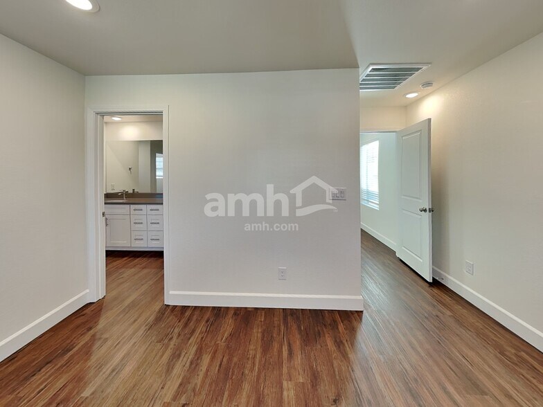 Building Photo - 8845 Carmine Cob Ave