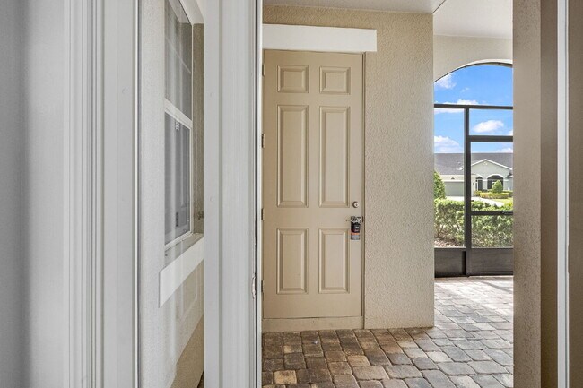 Building Photo - 3 bedroom Loren Cove Unit with Access to A...