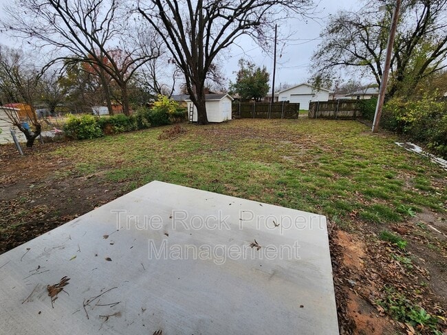 Building Photo - 628 W 22nd St