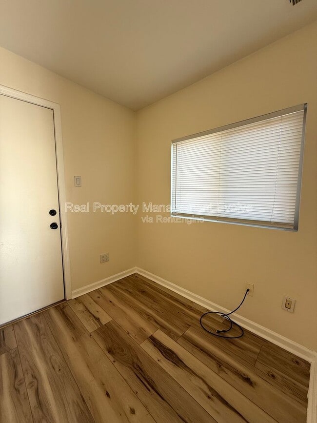 Building Photo - 6502 E Grandview Dr