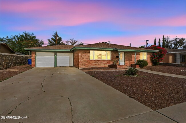 Building Photo - 3020 Wedgewood Dr