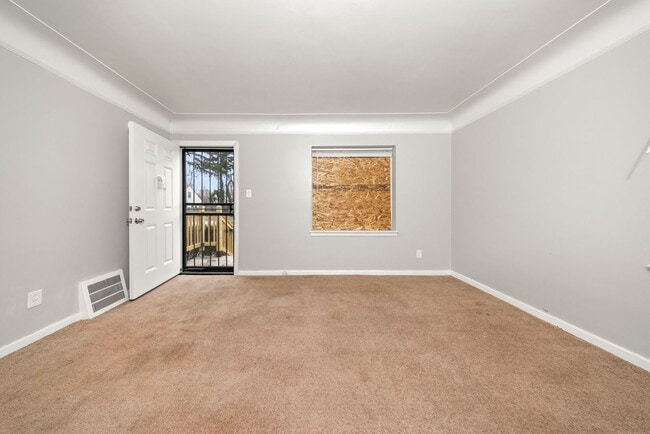 Building Photo - 3 bedroom bungalow $1250/month