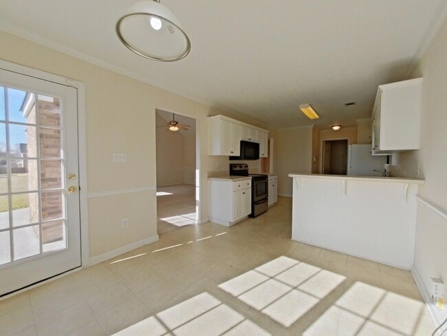 Building Photo - 113 Dozier Dr