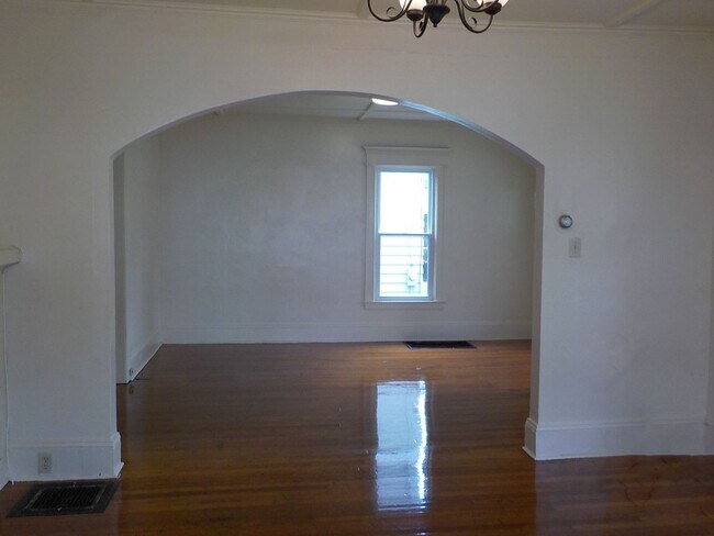 Building Photo - 515 Allen St