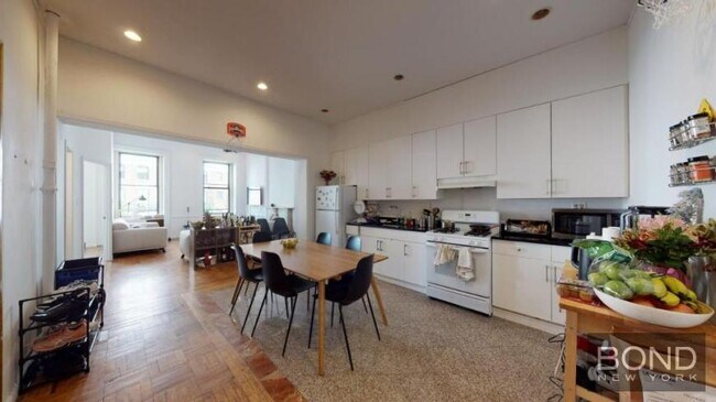 Building Photo - 3 bedroom in Manhattan NY 10003