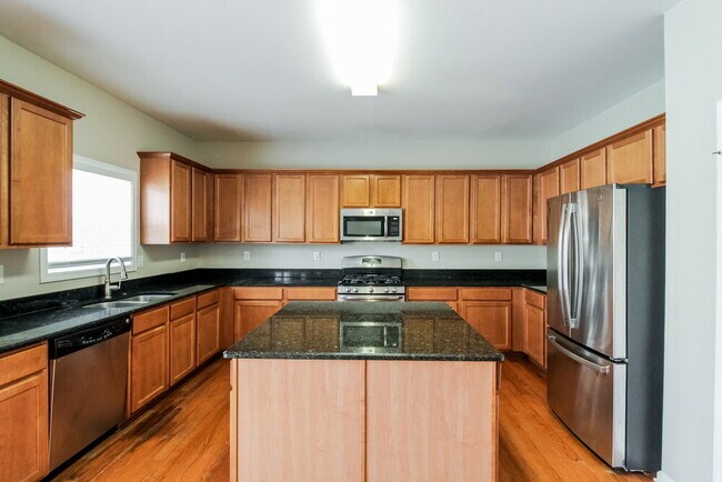 Building Photo - 2447 Longmont Dr