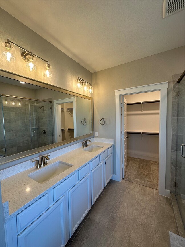 Building Photo - 18635 Parkland Row Dr